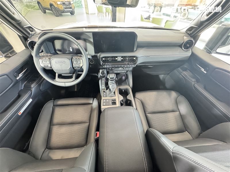 搭載12.3吋數位儀表、中控螢幕與抬頭顯示器。（圖／記者鍾釗榛攝影）