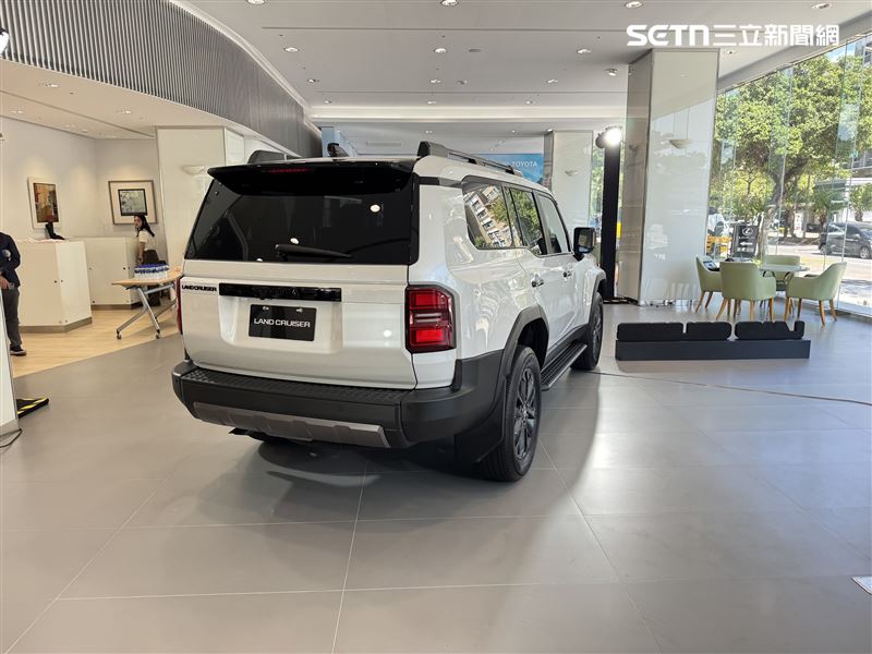 LAND CRUISER導入最新電控防傾桿分離裝置（SDM）與全時四驅系統。（圖／記者鍾釗榛攝影）