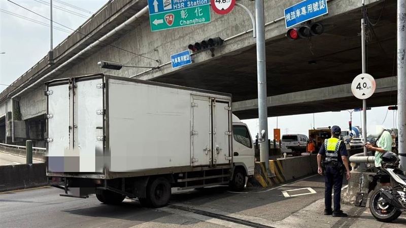 新/台中貨車突自撞!駕駛竟離奇無心跳了