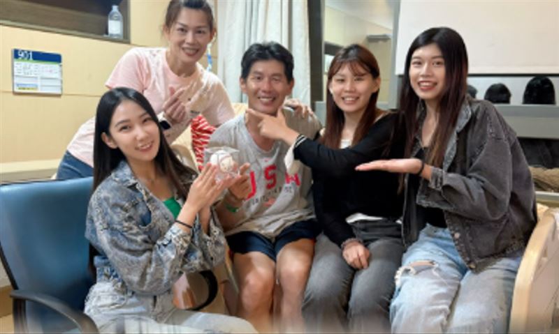 苗栗林姓男子保護遭攻擊的女童，自己反被刺傷，啦啦隊女神檸檬親赴醫院探望。（圖／翻攝自Threads @sj__0112__）