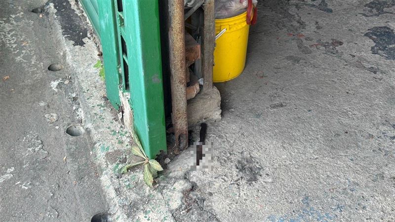 林男揮刀猛砍2鄰居。（圖／翻攝畫面）