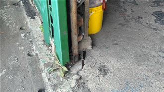 台中男砍殺2鄰居！淡定坐血跡邊等警察