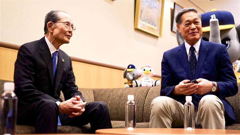 軟銀鷹會長王貞治、中信育樂副董事長高英傑。（圖／悍創運動行銷提供）