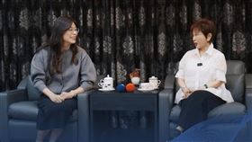 鄭麗文上午拜訪前國民黨主席洪秀柱，洪特別請她喝咖啡。（圖／翻攝自鄭麗文臉書）