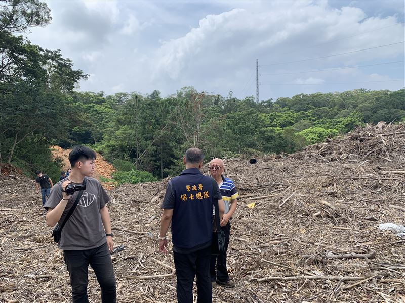張姓地主以每車收取2500元至4000元代價，讓清運業者傾倒廢棄樹枝，不法獲利200萬。(圖／翻攝畫面)