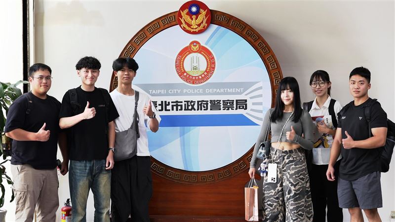 超正女警不只一個！一票人讚她顏值被封印