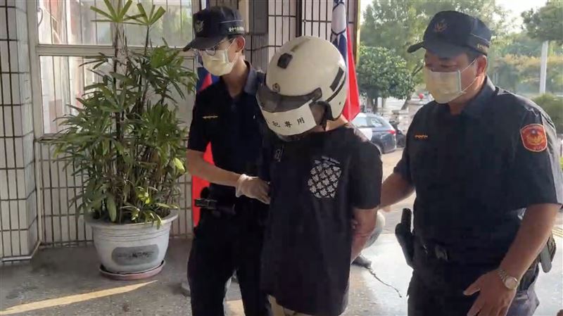 台中霧峰區發生砍人案，23歲男子不滿鄰居電視音量太大，持刀砍傷2人，遭裁定羈押。（圖／翻攝畫面）