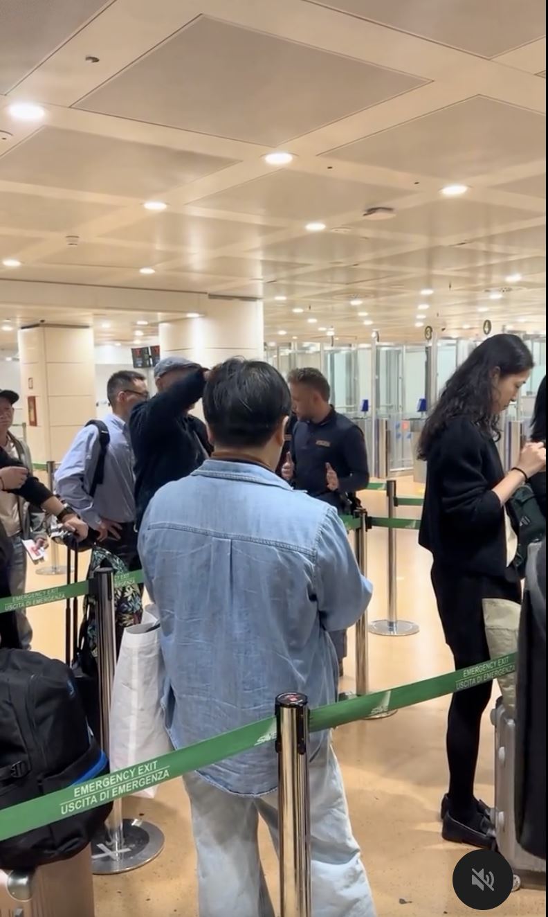 阿公見其他國家旅客早已通關離開，他忍無可忍、大聲咆哮：「中國人是偉大的」。（圖／翻攝中國傻事臉書）