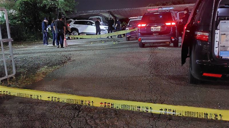 鄭女竟跳至駕駛座接替開車，她不顧員警制止，竟駕車前後衝撞員警及警車意圖逃逸。（圖／桃園電子報提供）