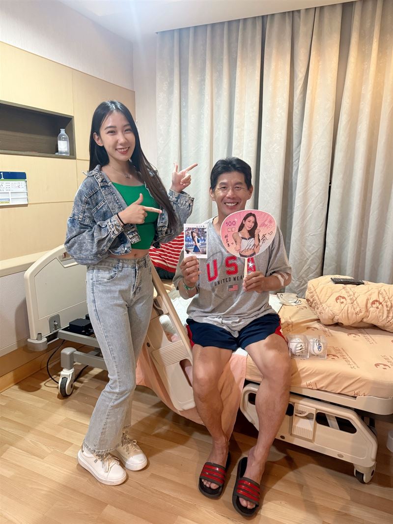 啦啦隊女神檸檬兩度前往醫院探視，充滿愛心的暖舉讓林家人相當感動。(圖／家屬提供)