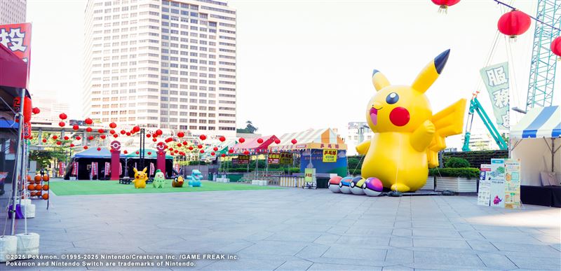 10月16日至19日,台北信義區台北101水舞廣場舉辦為期四天的大型體驗活動《寶可夢傳說Z-A》夜市祭。(圖/主辦單位提供)
