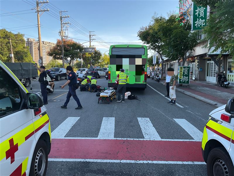 陳姓男子捲入公車下，傷重不治。（圖／翻攝畫面）