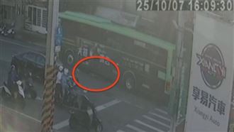 公車撞行人「輾2次」慘死　兒淚：都沒停