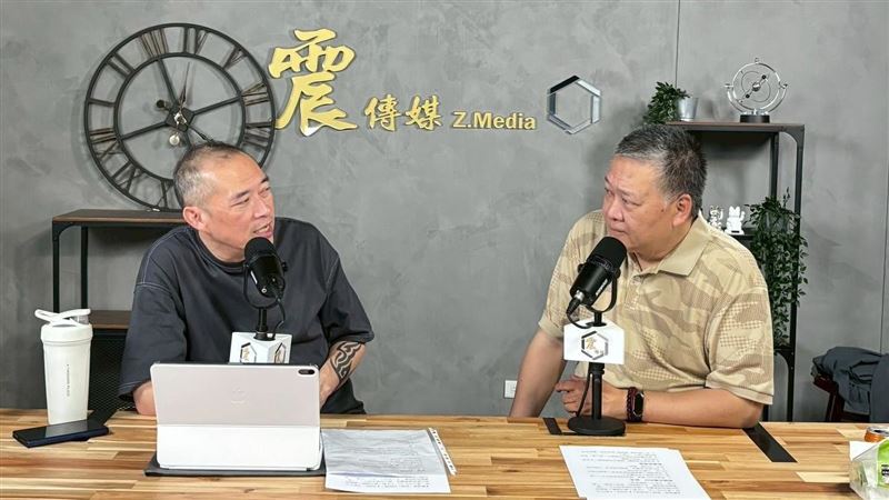 吳崑玉（右）認為，蔣萬安、李四川要負最大責任。（圖／震傳媒提供）