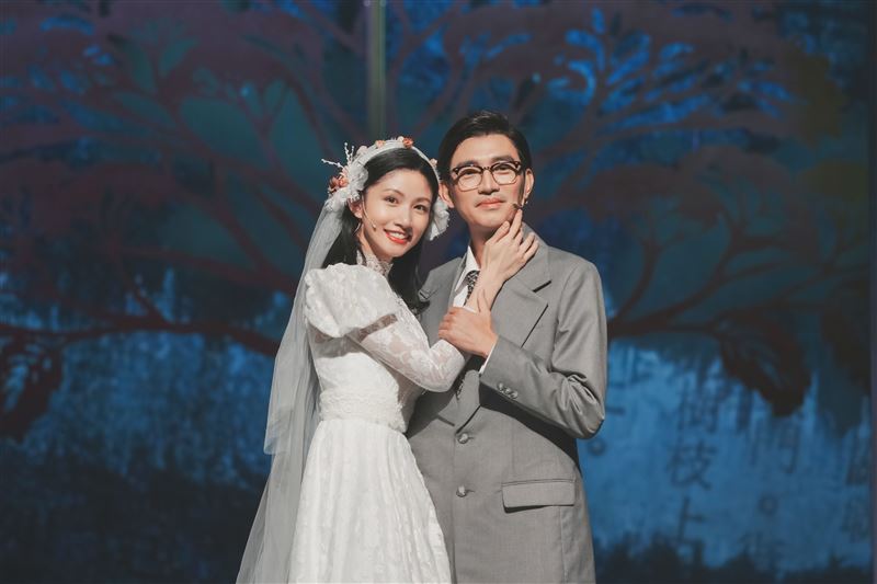 李千娜、曾少宗在舞台劇《你的故事我的夢》飾演夫妻。（圖／寬宏提供）