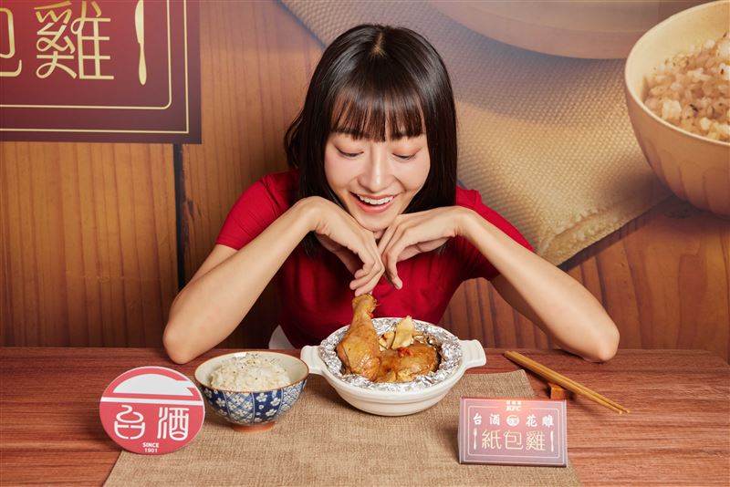 一開封濃郁花雕香立刻衝出來,香氣四溢勾人食指大動。(圖/品牌業者提供)