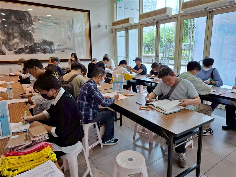 10/18今年最大場三重就博會超吸睛，70家廠商逾3500職缺最高75K等您來。（圖／新北提供）