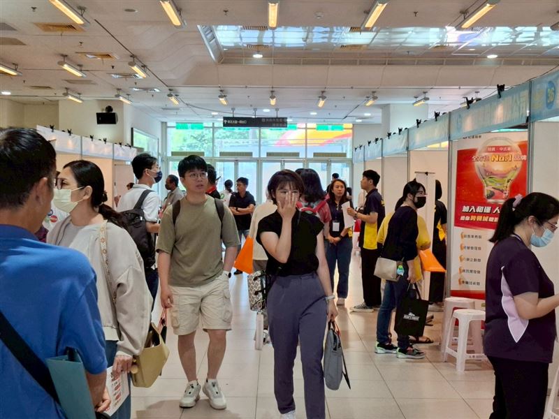 10/18今年最大場三重就博會超吸睛，70家廠商逾3500職缺最高75K等您來。（圖／新北提供）