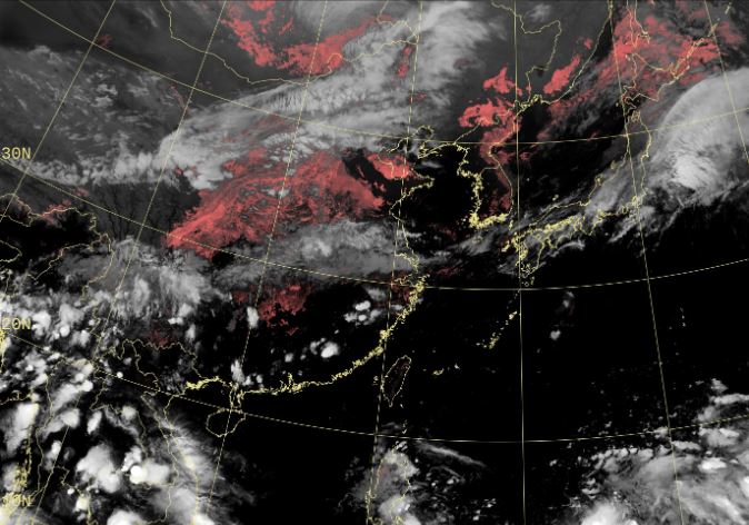 天氣風險表示，北部、東北部在週末時須特別防範共伴效應帶來的顯著雨量。（圖／翻攝自中央氣象署）