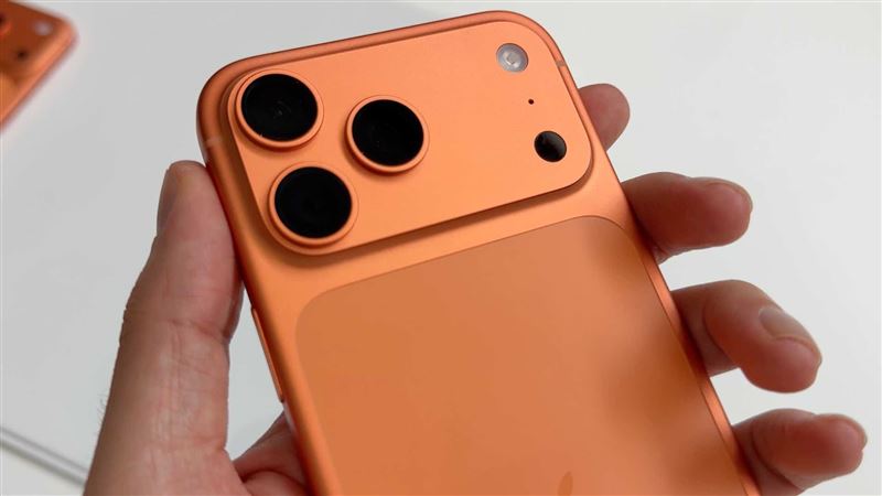 蘋果最新iPhone 17 Pro/Pro Max剛上市滿月，宇宙橘一度成為最難搶顏色。（圖／資料照）