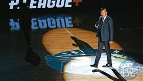 2021年底藝人陳建州創立的 P. LEAGUE+ 職籃聯盟，在開幕戰前夕驚傳旗下球員未成年時期的偷拍影片遭外流。（圖／鏡週刊）