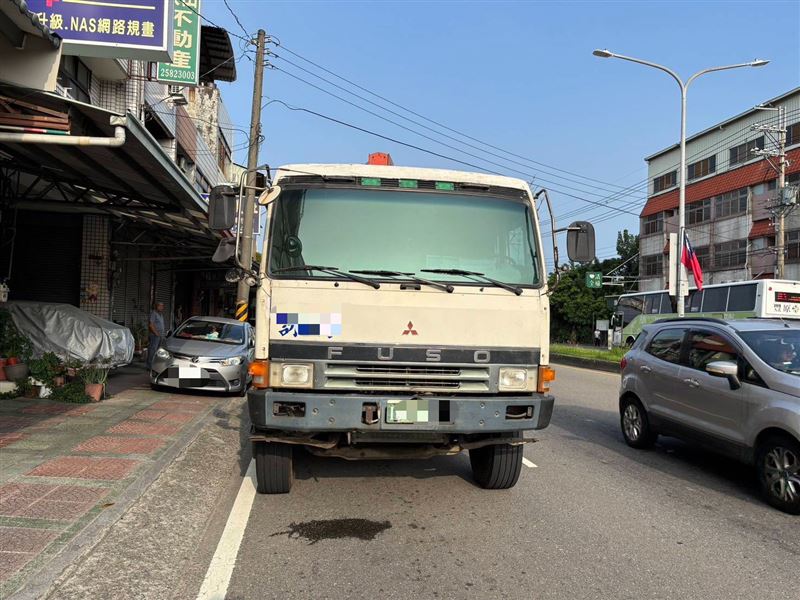 貨車駕駛酒測值為零，因變換車道不當被依過失致死罪移送辦。(圖／翻攝畫面)