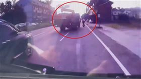 東勢，貨車駕駛鬼切，輾斃女騎士，兒淚斥冷血：一句道歉都沒有(圖／翻攝畫面)