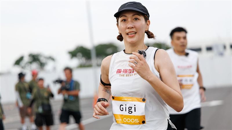 實境秀最年長選手　50歲女星操到崩潰大哭