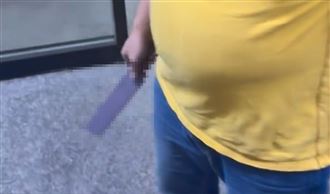 停車糾紛！咖啡大師竟拿西瓜刀恐嚇車主