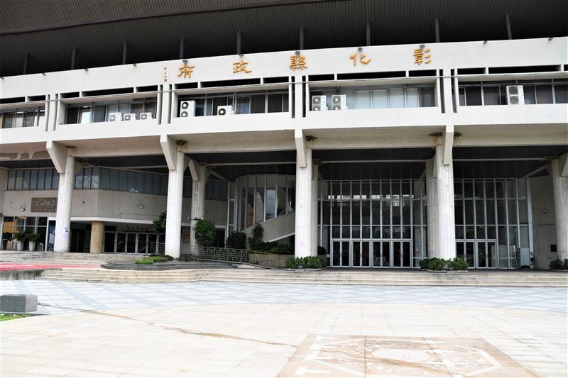彰化縣府一級主管進行例行週報會議時,一名處長突然心肌梗塞,幸好搶救及時保住性命。(圖/彰化縣府提供)