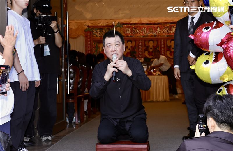 孫德榮為于朦朧舉辦法會。（圖／記者鄭孟晃攝影）