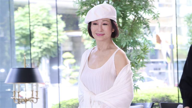 一代女皇潘迎紫震撼登場第60屆金鐘獎。（圖／記者鄭孟晃攝影）