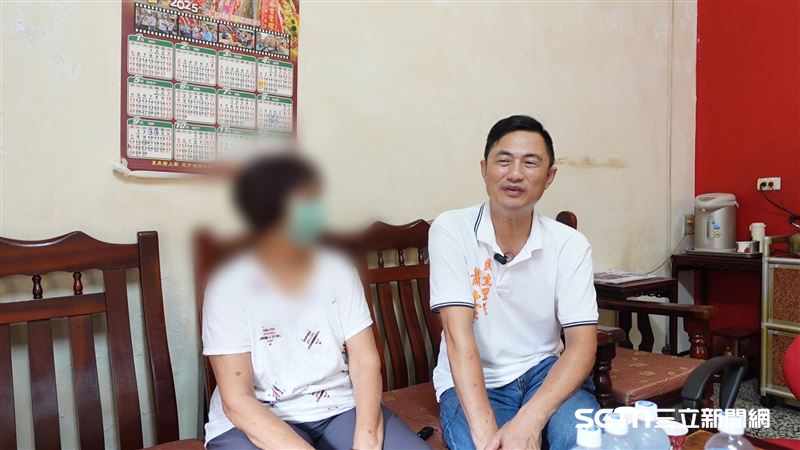 里長蕭上筆表示，就自己上任以來所瞭解，陳阿嬤和丈夫的生活相當艱苦，阿嬤長年來親力親為照顧中風的先生，房租、醫藥費和生活其他開銷全靠過去的積蓄，偶爾阿嬤會接演歌仔戲，勉強賺幾千塊貼補家用。深知陳阿嬤夫妻倆是邊緣戶，無法申請補助，所以里上有生活物資的話，蕭上筆說，他都會先想到這些邊緣戶，希望可以協助度過難關。（圖／記者張雅筑攝）