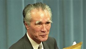 日本前首相村山富市，2025年10月17日，以101歲高齡逝世。他的濃密長眉毛，成了他的標誌性外觀。（圖／美聯社／達志影像）