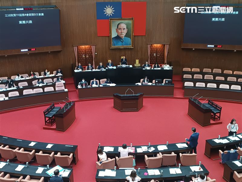 行政院會日前通過《丹娜絲颱風及七二八豪雨災後復原重建特別條例》相關修正草案，立法院會今（17）日逕付二讀。（圖／記者盧素梅攝影）