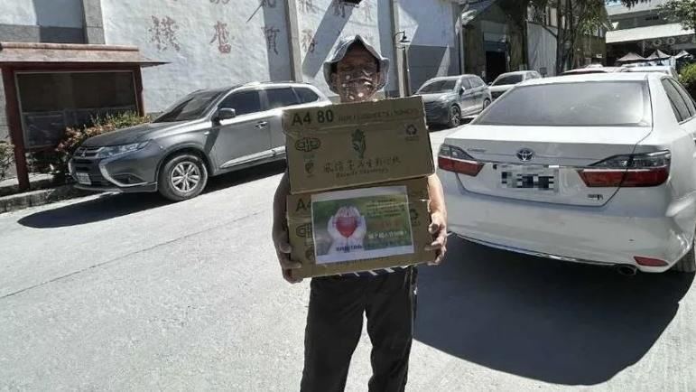 「鏟子超人」雙腳傷!執行署查封襪送災區