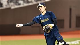 台灣大賽賽前練習，三壘手王威晨守備練習。（圖／記者劉彥池攝影）