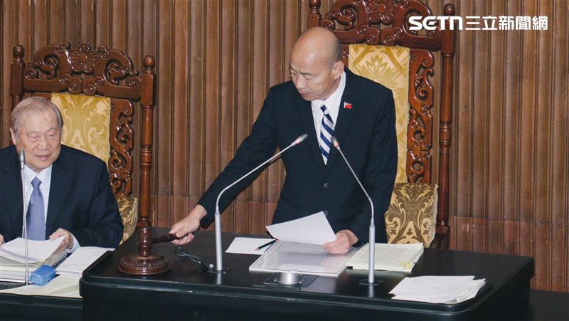 反公教年改在藍白人數優勢下，再次三讀通過。（資料照／記者楊士誼攝影）