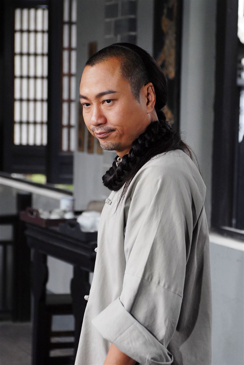 黎耀祥靠著《巾幗梟雄》勇奪視帝寶座。（圖／年代提供）