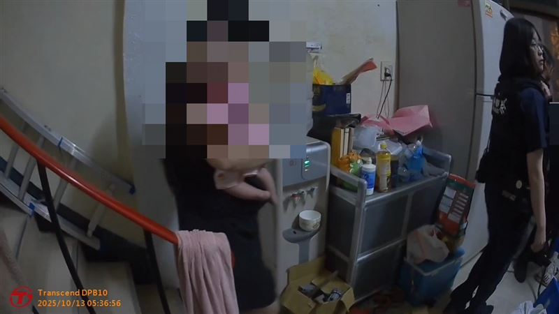 簡女及其女兒獲救。（圖／翻攝畫面）