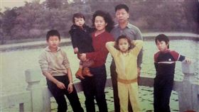 顏正國最後心願曝光，「21個字」字字懺悔血淚孝順顧家逼哭網友。（圖／城市國際提供、翻攝自顏正國臉書、翻攝自《放下拳頭，揮毫人生新顏色：好小子顏正國的青春與覺醒》） 