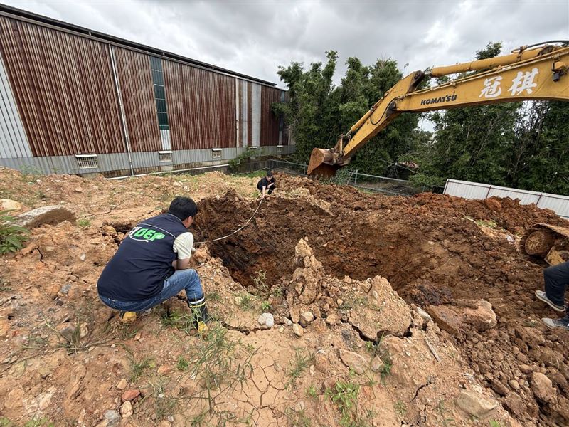 不法棄土集團收受營建廢土、廢棄物與污泥，大量傾倒回填，非法牟利。（圖／桃園電子報提供）