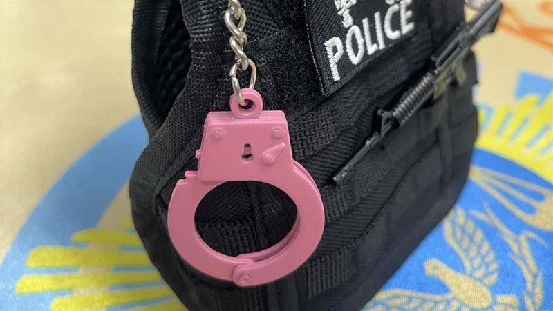 警察也吹「BP風」限量粉紅手銬開搶中