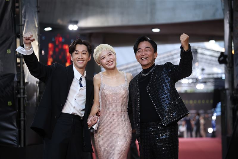 陳漢典（左起）、Lulu、吳宗憲攜手踏上紅毯。（圖／記者鄭孟晃攝影、趙于瑩攝影）