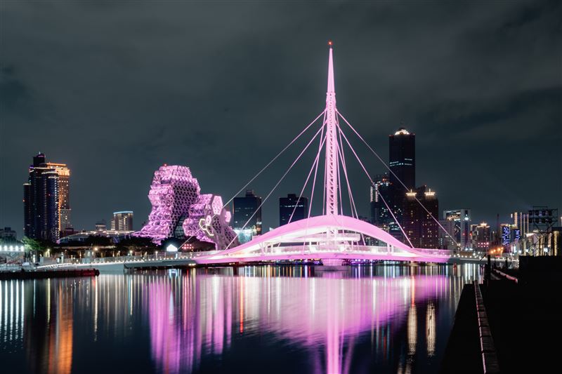 高規格迎接BLACKPINK，粉紅浪潮席捲高雄。（圖／翻攝自陳其邁臉書）