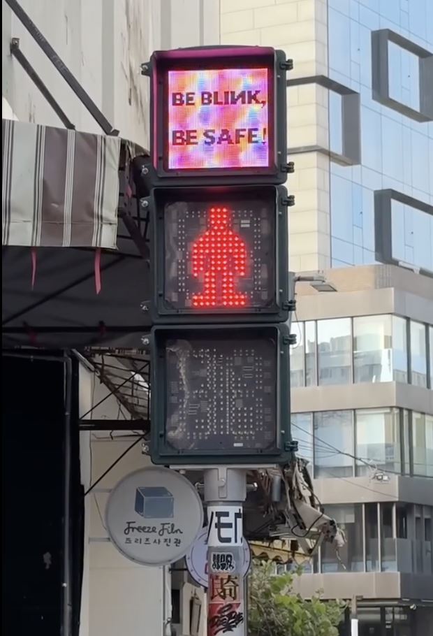 高雄行人紅綠燈也出現BLACKPINK。（圖／翻攝自陳其邁臉書）