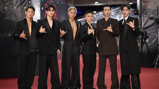 威廉開超深V重回6棒　網驚：看來心事重重