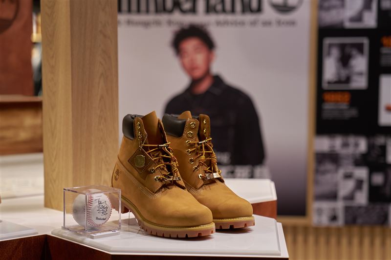 限量Timberland踢不爛大隊長《郭泓志》黃靴組。（圖／品牌業者提供）