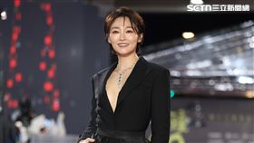 張文綺披上千萬珠寶，搭配全黑女王風禮服展現十足氣勢。（圖／記者趙于瑩、鄭孟晃攝影）