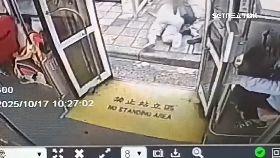 文 怪情侶互毆1800